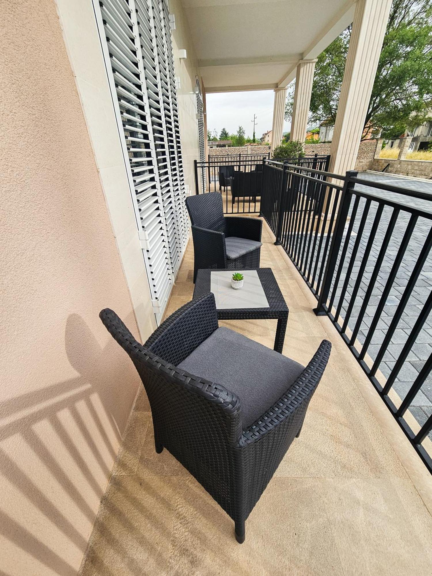 Boulevard Apartments Kotor Exterior photo